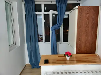 Bucatarie cu blat lemn apartament vanzare Sector 6 Bucuresti